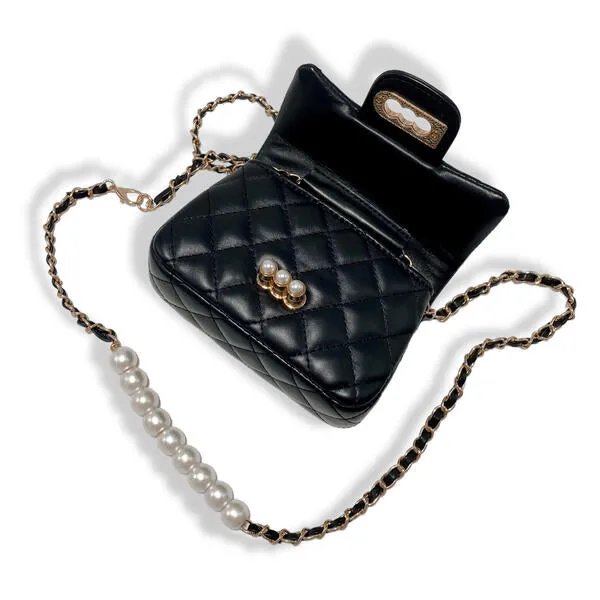 Black Pearl Closure Quilted Purse